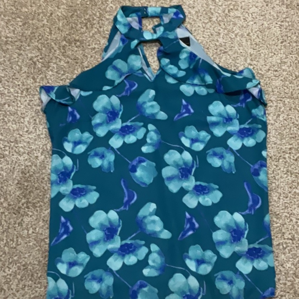 Worthington Sleeveless Multicolor Top Size M.  Peekaboo keyhole & ruffles